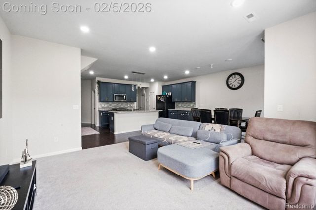 4782 Broomfield Way, Lake Orion Village, MI 48359