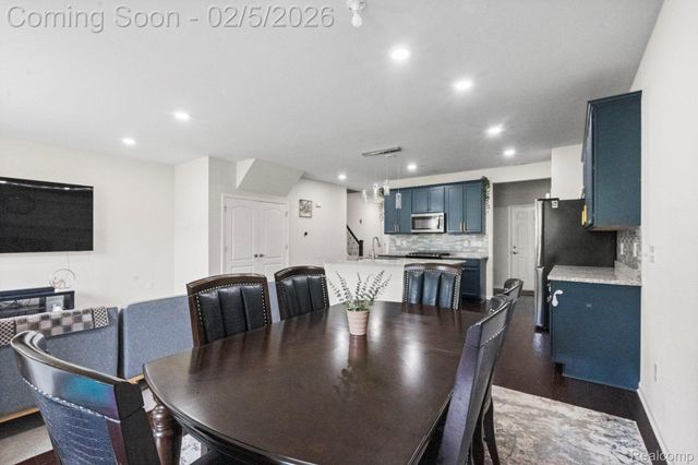 4782 Broomfield Way, Lake Orion Village, MI 48359