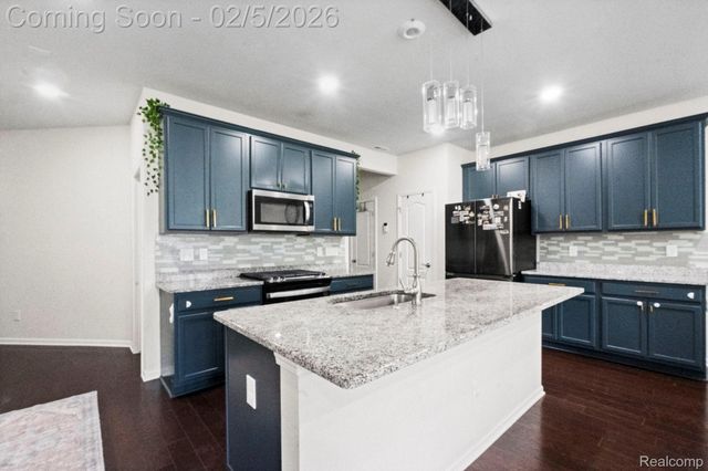 4782 Broomfield Way, Lake Orion Village, MI 48359