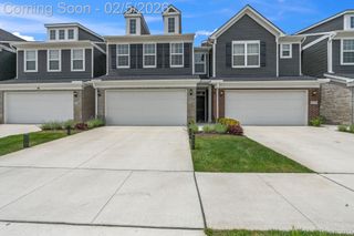 4782 Broomfield Way, Lake Orion Village, MI 48359
