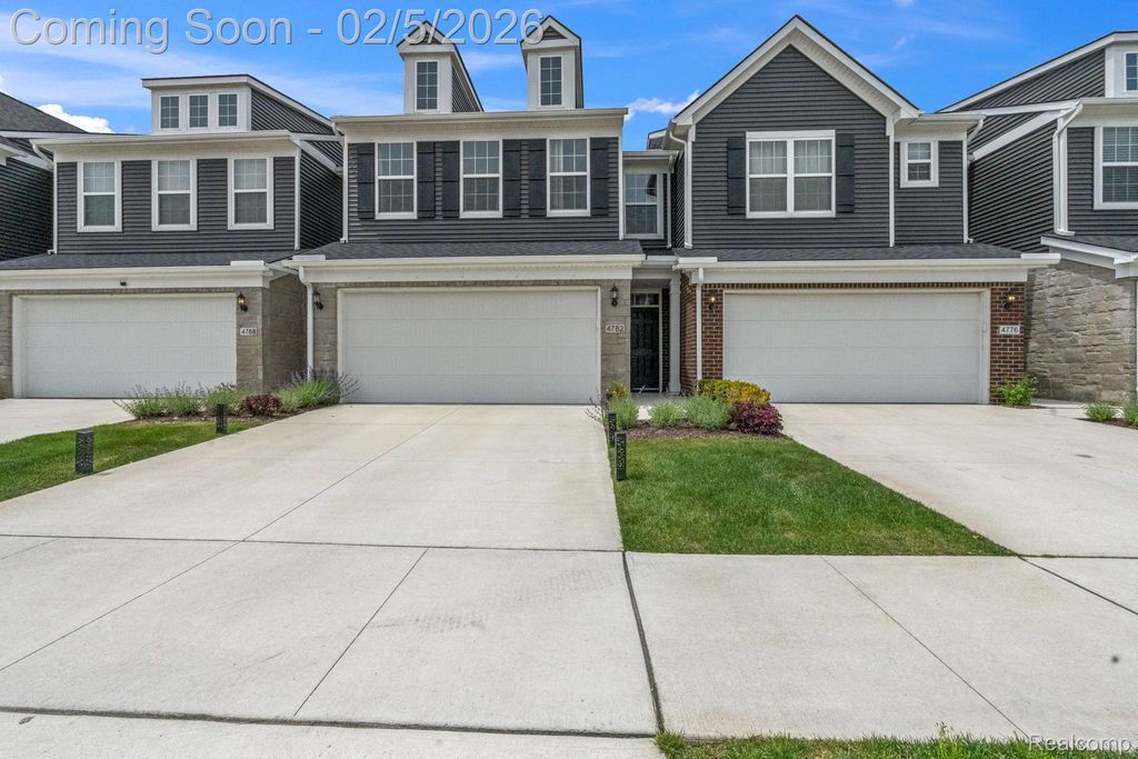 4782 Broomfield Way, Lake Orion Village, MI 48359