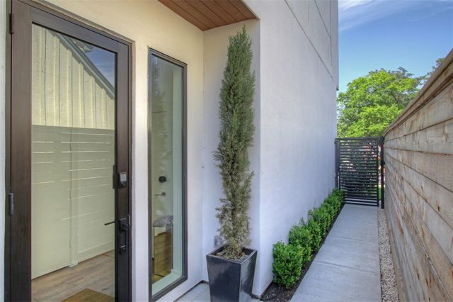 6017 San Felipe Street, Houston, TX 77057