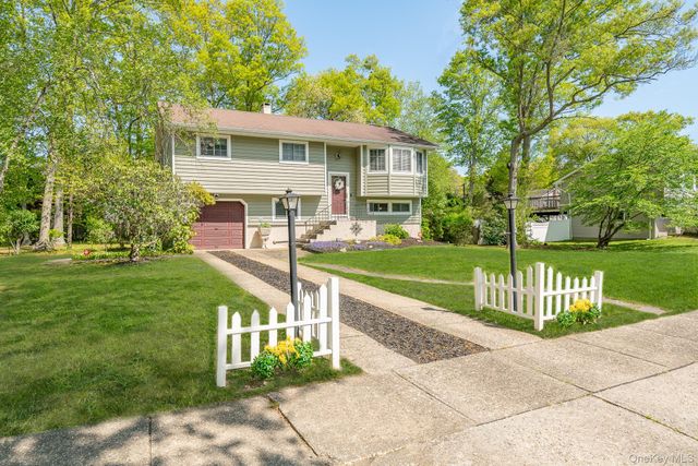 247 Bow Drive, Hauppauge, NY 11788