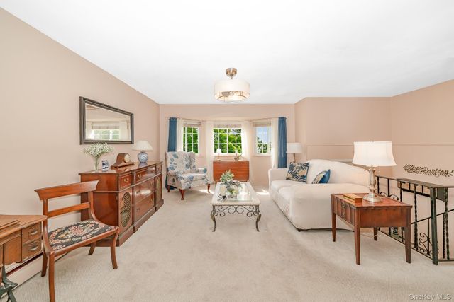 247 Bow Drive, Hauppauge, NY 11788