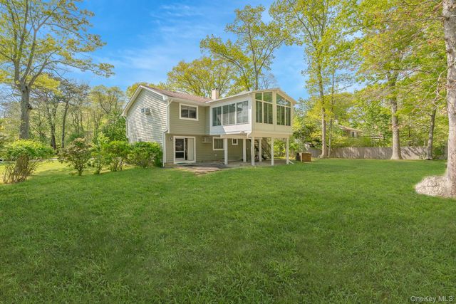 247 Bow Drive, Hauppauge, NY 11788