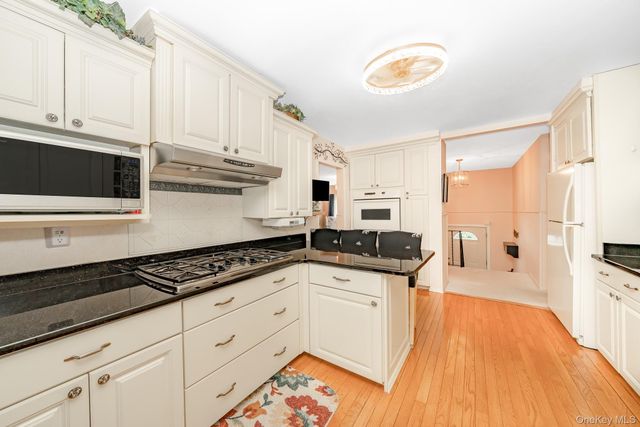 247 Bow Drive, Hauppauge, NY 11788