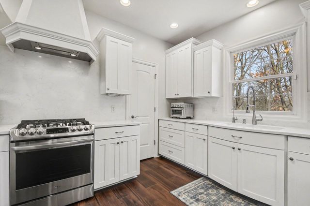 7901 Sandy Hollow Drive Se, Cascade Twp, MI 49302