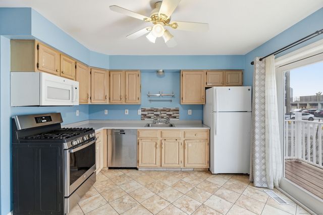 48 Strawberry Hill Avenue 7, Stamford, CT 06902