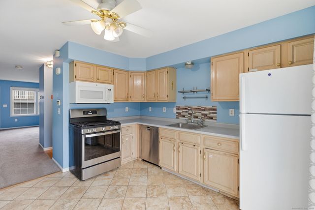 48 Strawberry Hill Avenue 7, Stamford, CT 06902