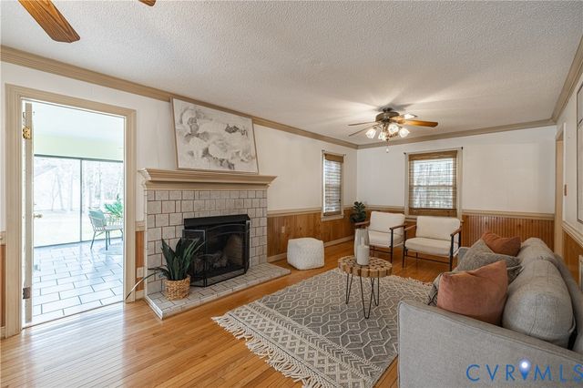 17330 Branders Bridge Rd, Colonial Heights, VA 23834