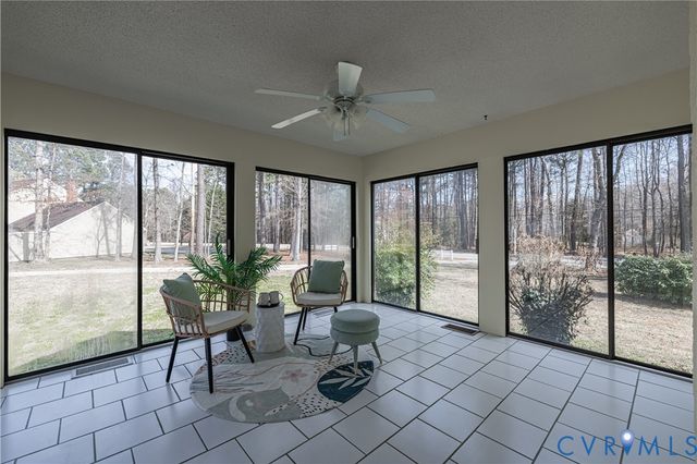 17330 Branders Bridge Rd, Colonial Heights, VA 23834