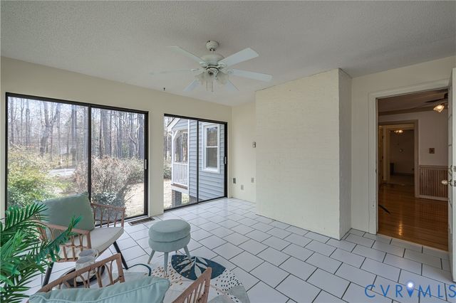 17330 Branders Bridge Rd, Colonial Heights, VA 23834