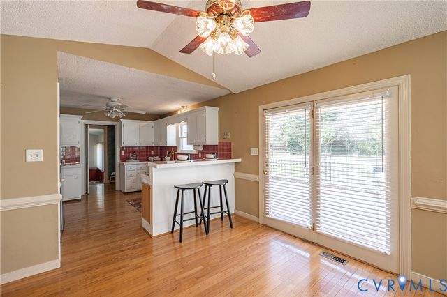 17330 Branders Bridge Rd, Colonial Heights, VA 23834