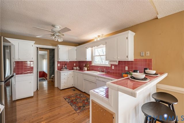 17330 Branders Bridge Rd, Colonial Heights, VA 23834