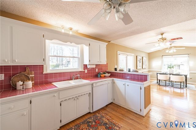 17330 Branders Bridge Rd, Colonial Heights, VA 23834