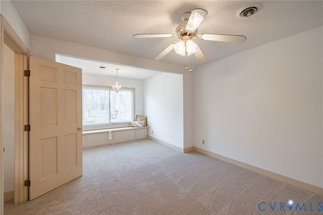 17330 Branders Bridge Rd, Colonial Heights, VA 23834