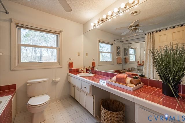 17330 Branders Bridge Rd, Colonial Heights, VA 23834