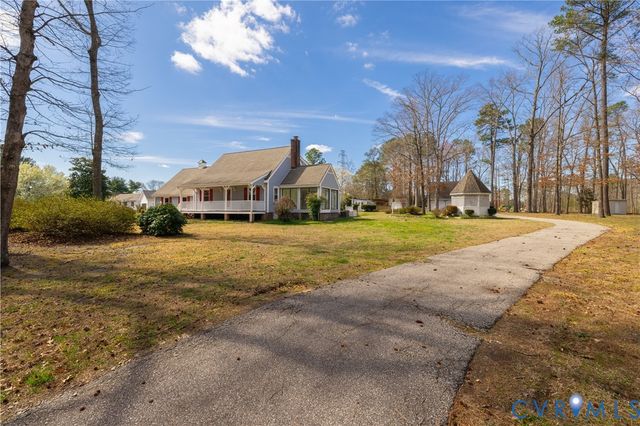 17330 Branders Bridge Rd, Colonial Heights, VA 23834