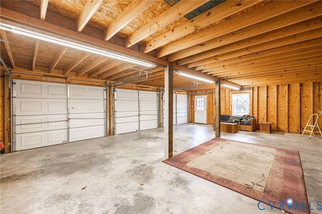 17330 Branders Bridge Rd, Colonial Heights, VA 23834