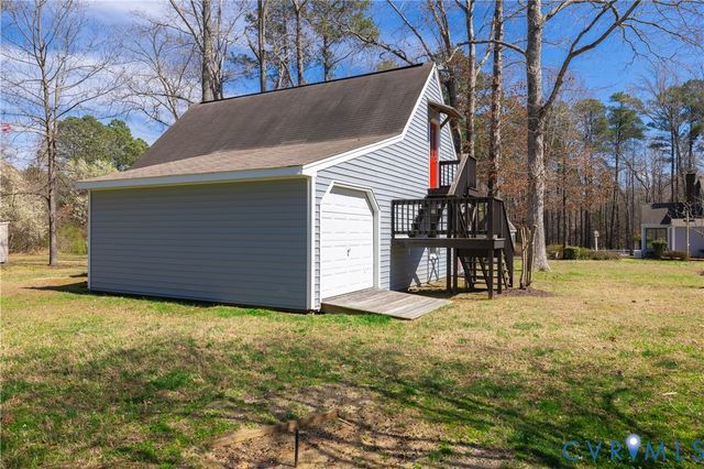 17330 Branders Bridge Rd, Colonial Heights, VA 23834