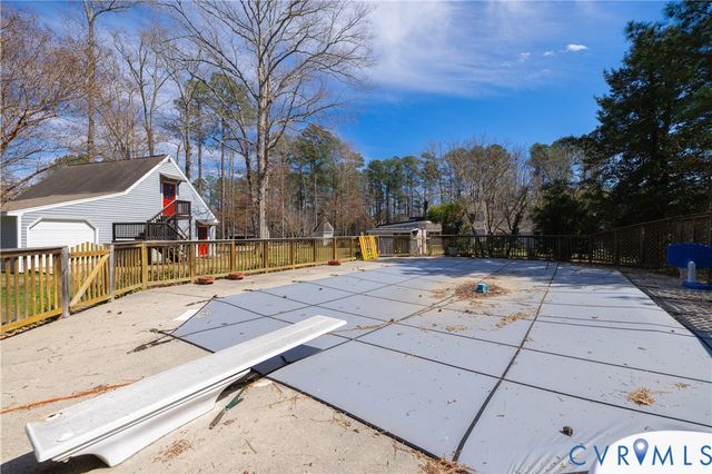 17330 Branders Bridge Rd, Colonial Heights, VA 23834