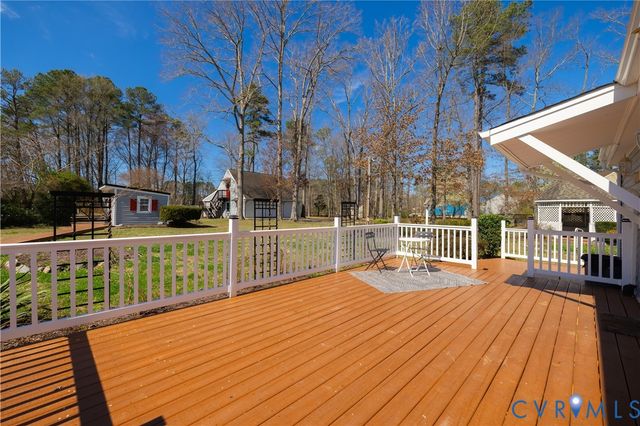 17330 Branders Bridge Rd, Colonial Heights, VA 23834