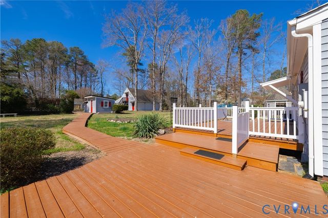 17330 Branders Bridge Rd, Colonial Heights, VA 23834