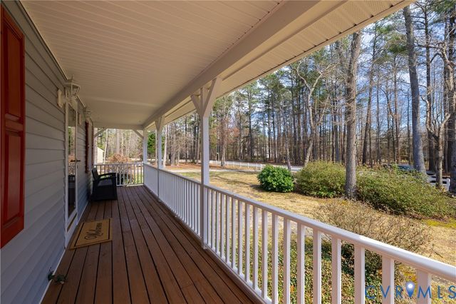 17330 Branders Bridge Rd, Colonial Heights, VA 23834