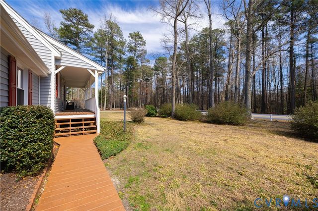17330 Branders Bridge Rd, Colonial Heights, VA 23834
