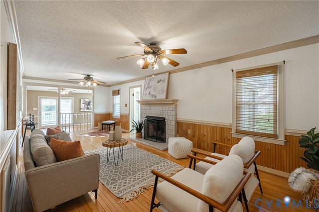 17330 Branders Bridge Rd, Colonial Heights, VA 23834