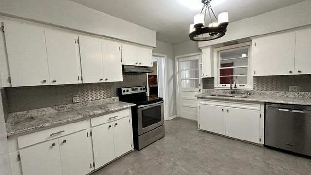 2766 Barksdale Drive N, Mobile, AL 36606