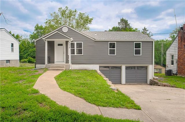 5539 NW Adrian Avenue, Houston Lake, MO 64151