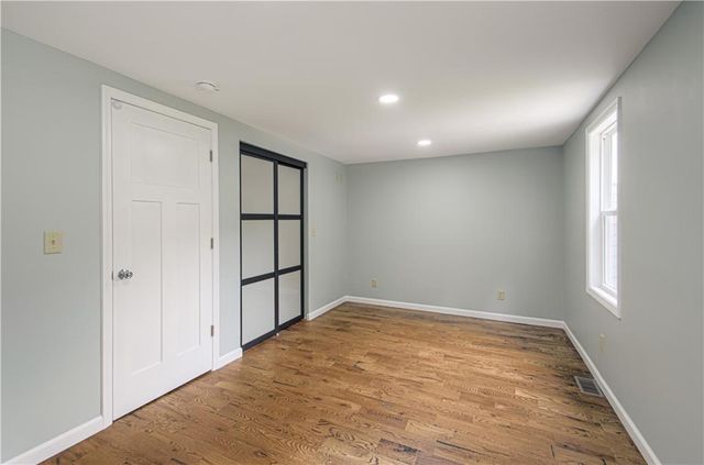 5539 NW Adrian Avenue, Houston Lake, MO 64151