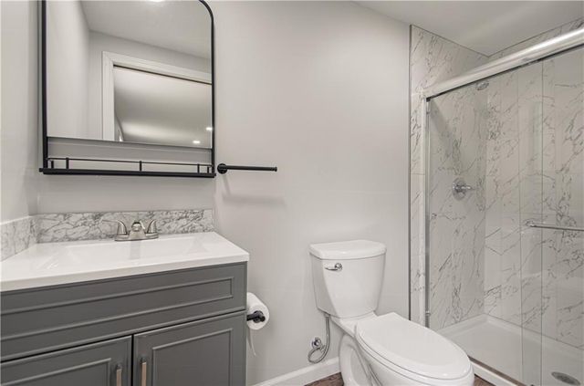 5539 NW Adrian Avenue, Houston Lake, MO 64151