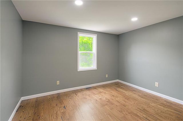 5539 NW Adrian Avenue, Houston Lake, MO 64151