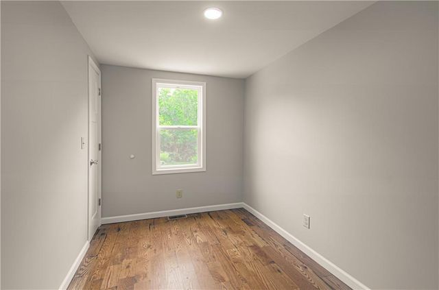 5539 NW Adrian Avenue, Houston Lake, MO 64151