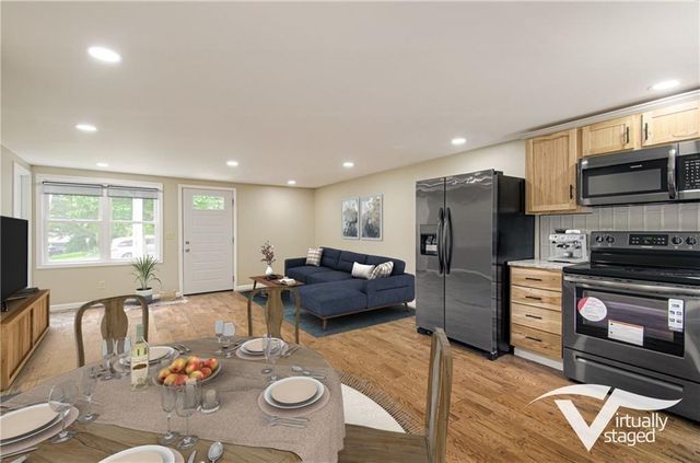 5539 NW Adrian Avenue, Houston Lake, MO 64151