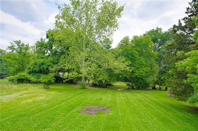 5539 NW Adrian Avenue, Houston Lake, MO 64151