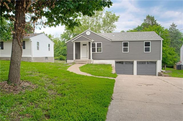 5539 NW Adrian Avenue, Houston Lake, MO 64151