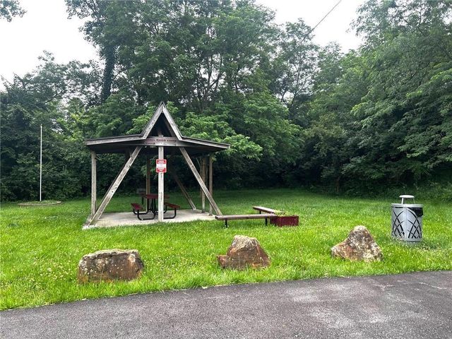 5539 NW Adrian Avenue, Houston Lake, MO 64151