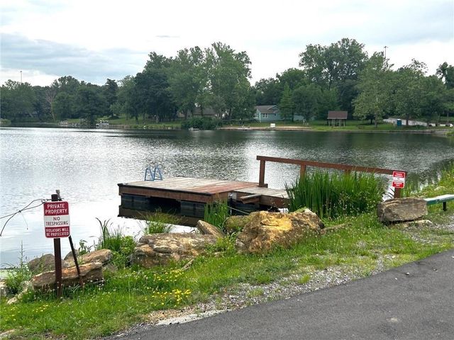 5539 NW Adrian Avenue, Houston Lake, MO 64151