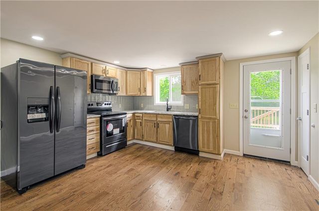 5539 NW Adrian Avenue, Houston Lake, MO 64151