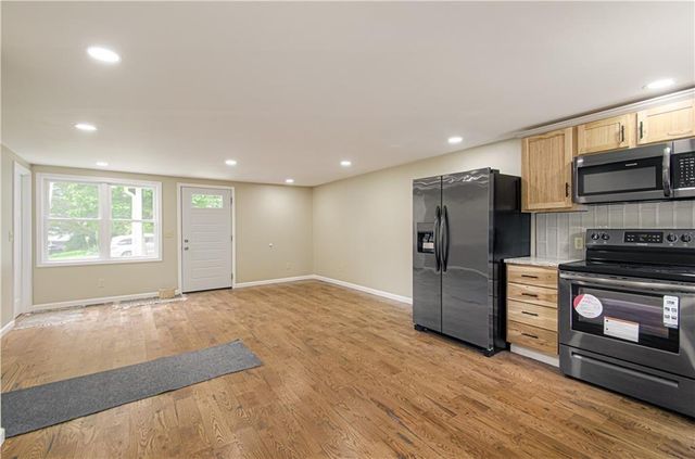 5539 NW Adrian Avenue, Houston Lake, MO 64151