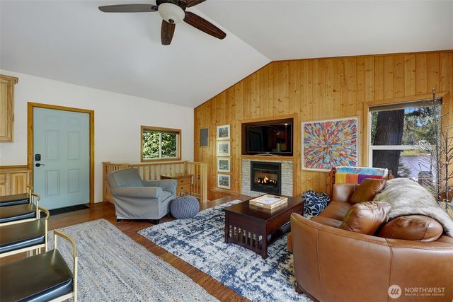 292 NE Lake Drive, Tahuya, WA 98588