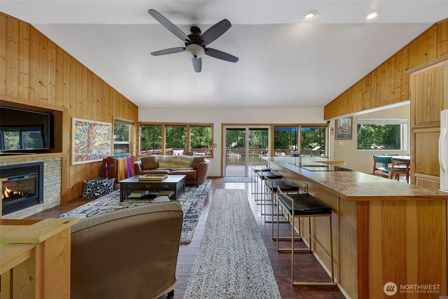 292 NE Lake Drive, Tahuya, WA 98588