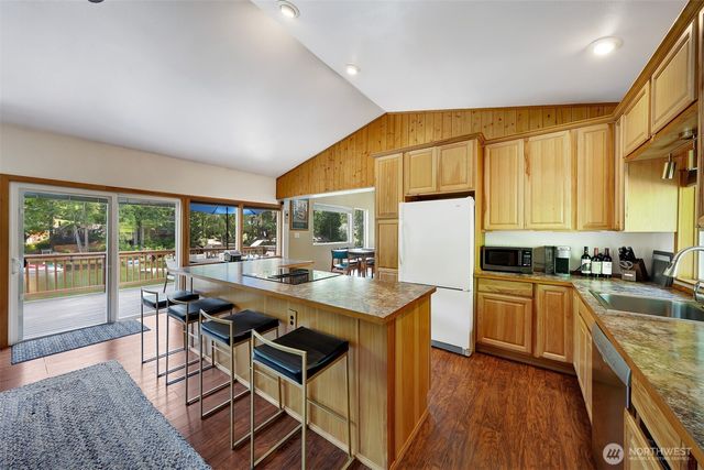 292 NE Lake Drive, Tahuya, WA 98588