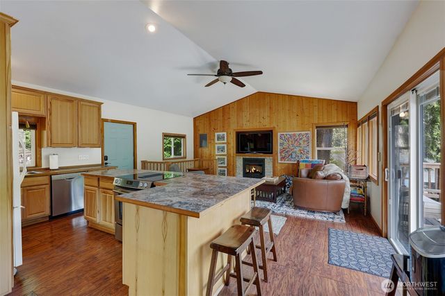 292 NE Lake Drive, Tahuya, WA 98588
