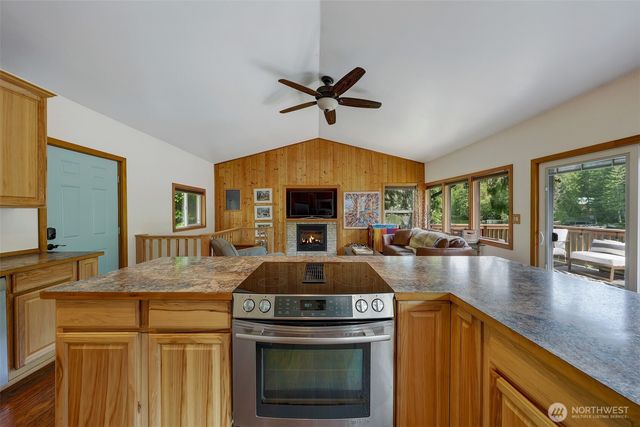 292 NE Lake Drive, Tahuya, WA 98588
