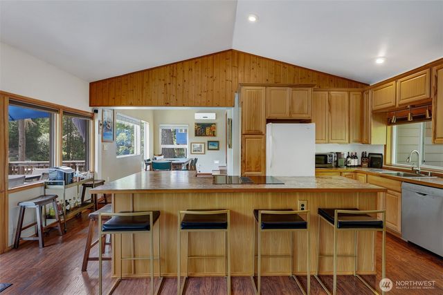 292 NE Lake Drive, Tahuya, WA 98588