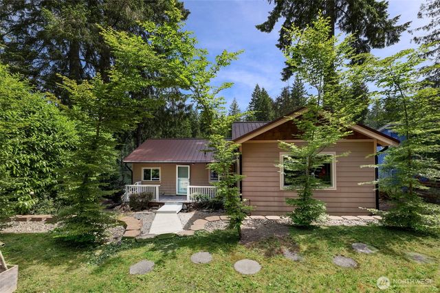 292 NE Lake Drive, Tahuya, WA 98588